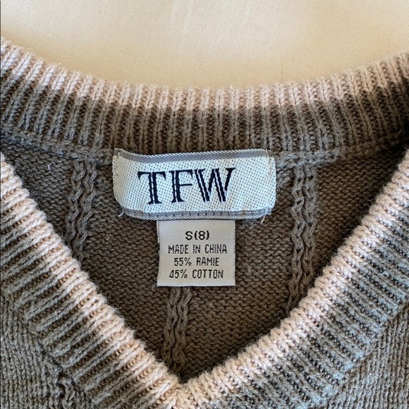 Green and tan vest - Picture 2 of 2